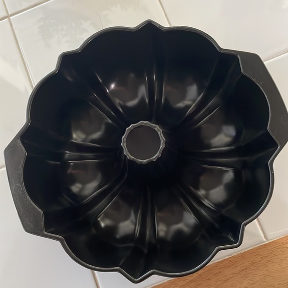 Nordic Ware Bundt Fluted Tube Pan 10 inch vintage - Picture 8 of 9